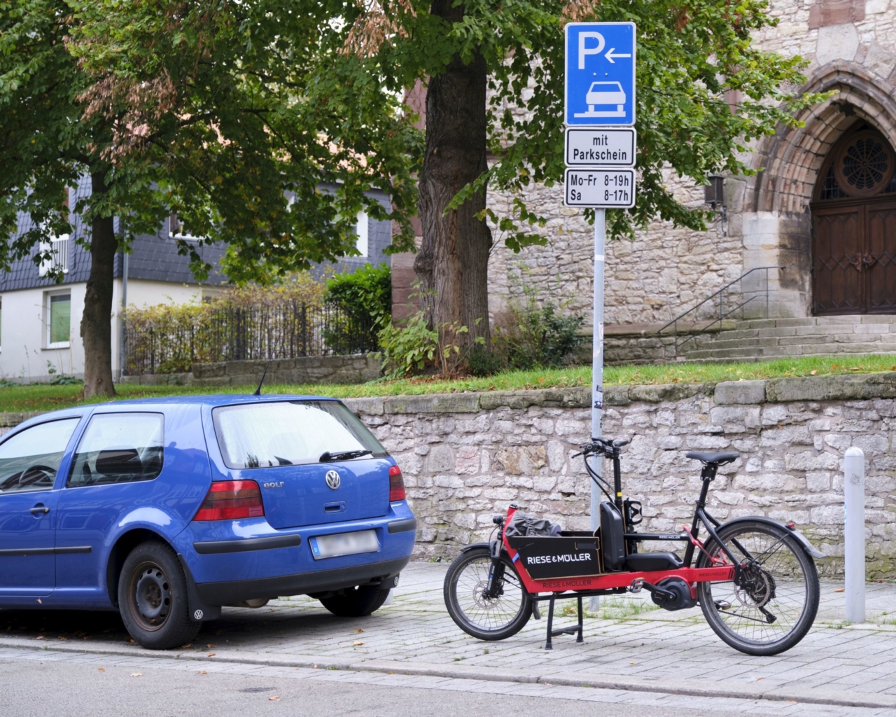 Das müssen Sie beim Parken auf dem Gehweg beachten Das müssen Sie beim Parken auf dem Gehweg beachten
