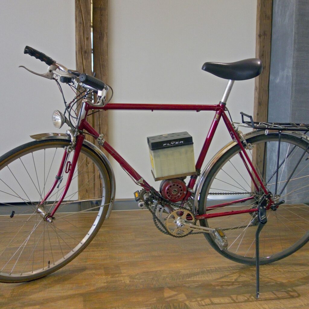 Flyer: Die Erfolgsgeschichte der E-Bikes Flyer: Die Erfolgsgeschichte der E-Bikes