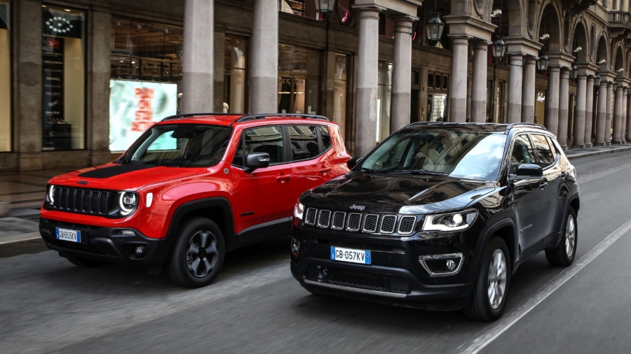 Der Innenraum bietet keine Überraschungen, Jeep setzt auf schlichtes Design und zahllose Knöpfe im Cockpit.