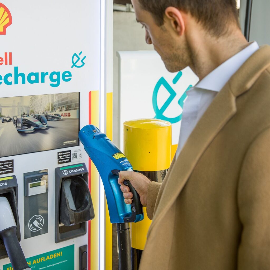 Shell nimmt Schnellladesäule in Betrieb Shell nimmt Schnellladesäule in Betrieb