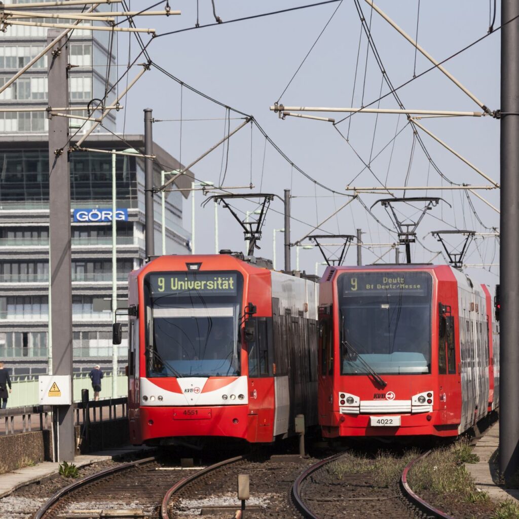 Busse und Bahnen: Ein Drittel weniger Fahrgäste Busse und Bahnen: Ein Drittel weniger Fahrgäste