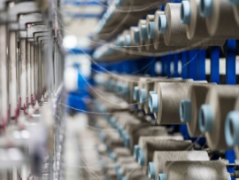 Produktion_von_Sitzbezuegen_aus_recycelten_PET-Flaschen_20230329