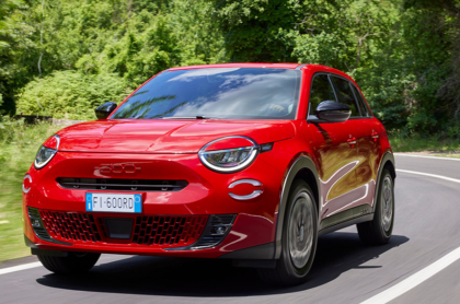 Der 600e hat eine Lithium-Ionen-Batterie mit einer KapazitÃ¤t von 54 kWh. Foto: Fiat