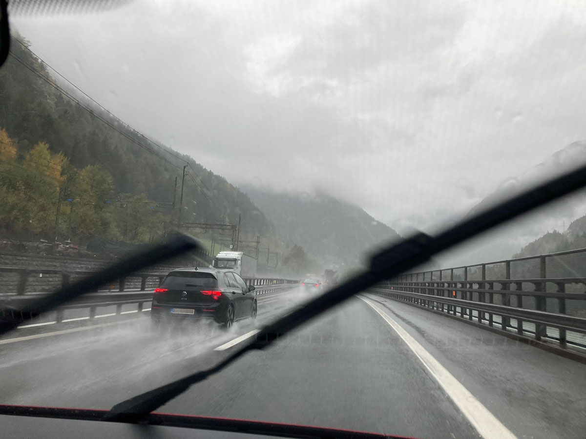 Regen, nichts als Regen auf der Südtiroler Autobahn in Richtung Brenner. Foto: itt