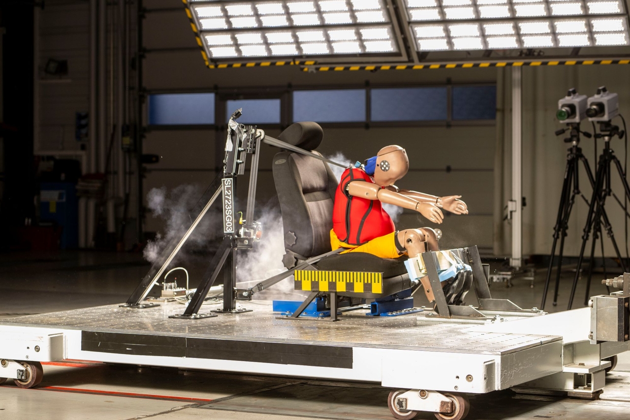 Crashtest: Was bringen Gurtadapter für Schwangere? Crashtest: Was bringen Gurtadapter für Schwangere?