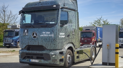 Dieser Prototyp von Mercedes-Benz Trucks soll das MCS-Laden beherrschen