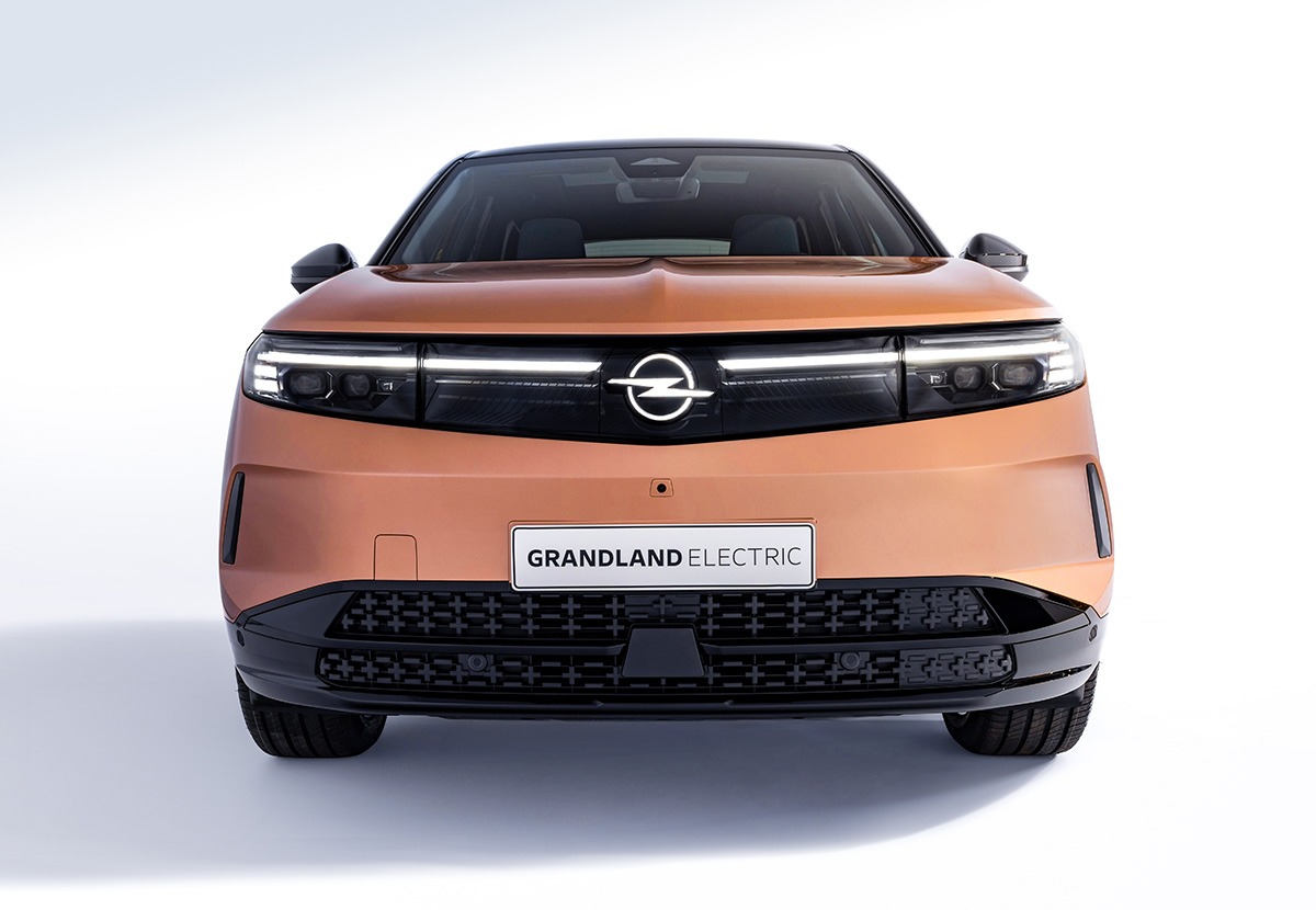 Sofort erkennbar ist der Grandland Nummer zwei an der 3D-Vizor-Front und dem erstmals beleuchteten Opel-Blitz. Fotos: Opel