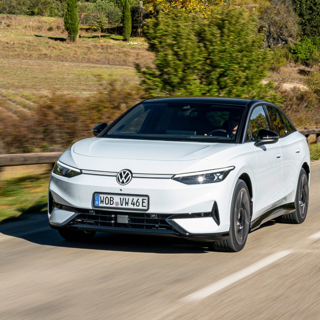 VW zeigt Werbung auf dem Autodisplay