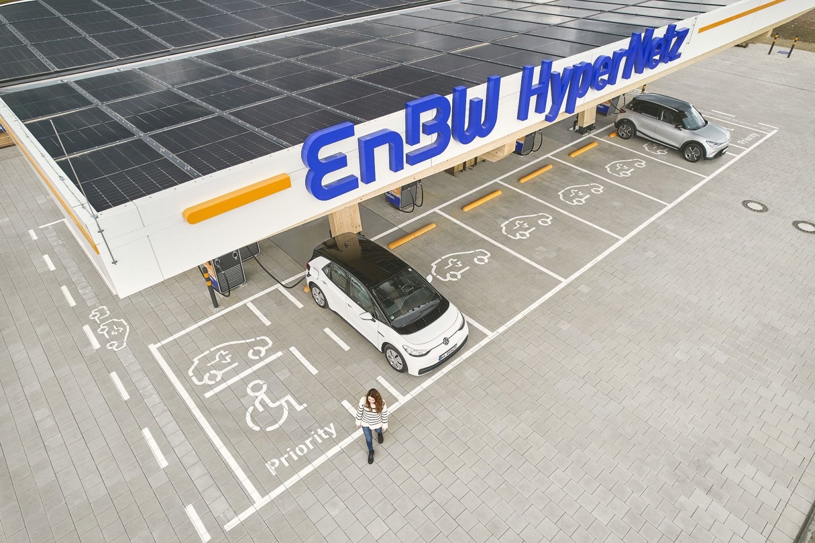 Sechs neue HPC-Ladestationen von EnBW