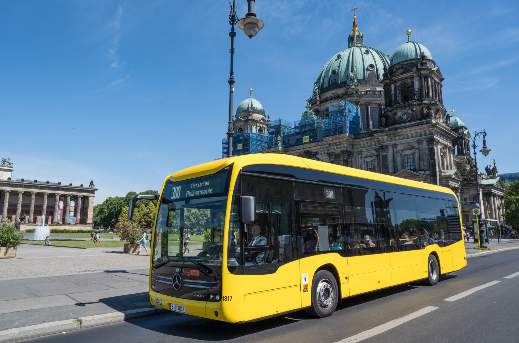 In Berliner Bussen können Tickets künftig nur noch bargeldlos bezahlt werden Foto: BVG/Andreas Süß