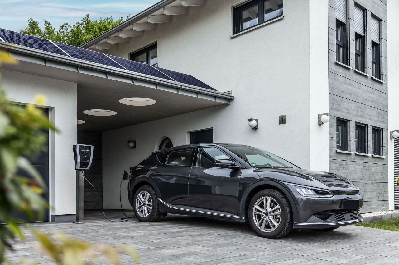 Das E-Auto mit eigenem Solarstrom laden Das E-Auto mit eigenem Solarstrom laden