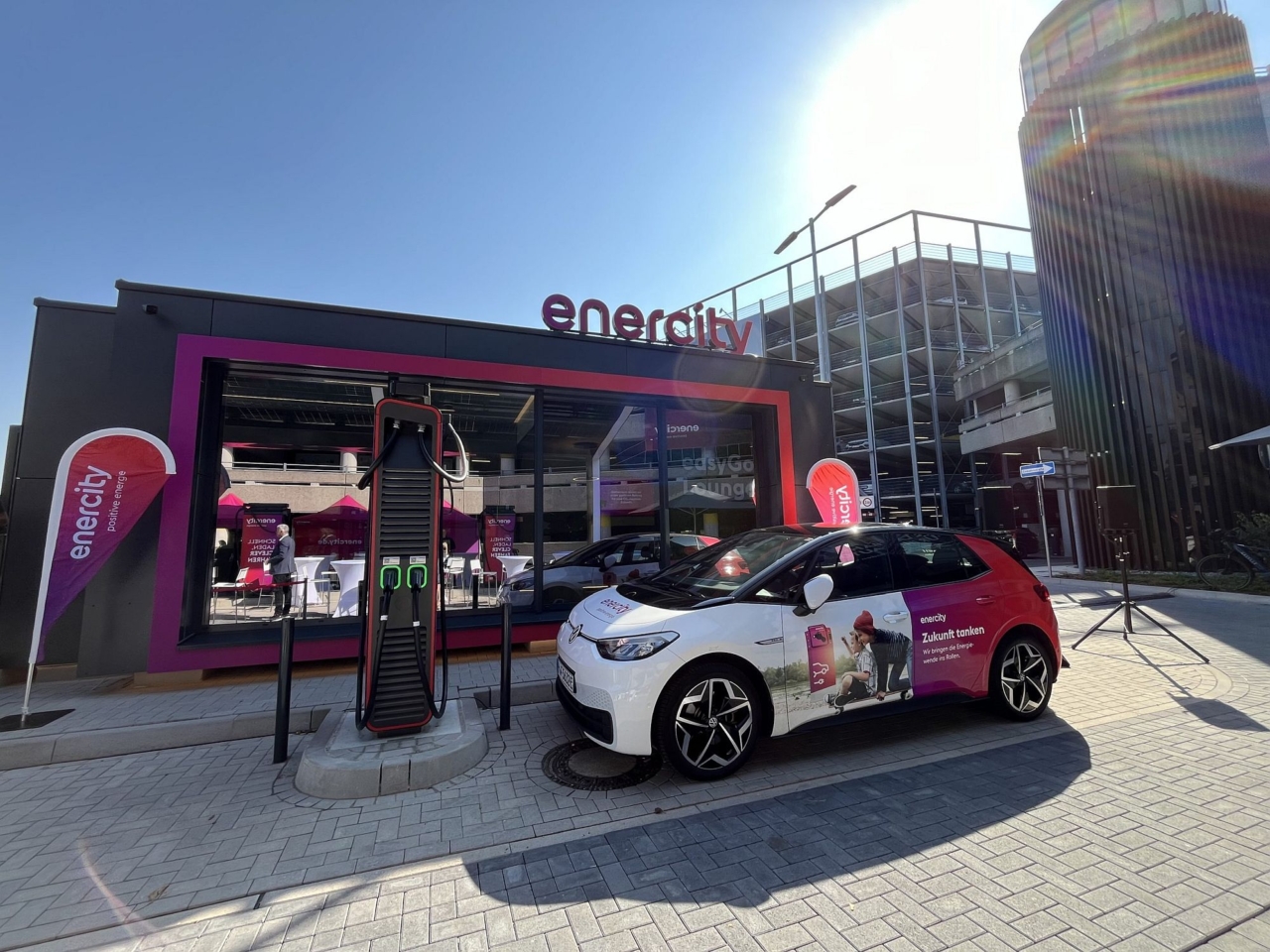 Smartes Laden an öffentlichen AC-Ladepunkten