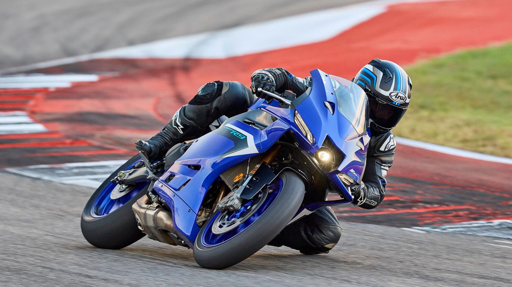 Yamaha R9