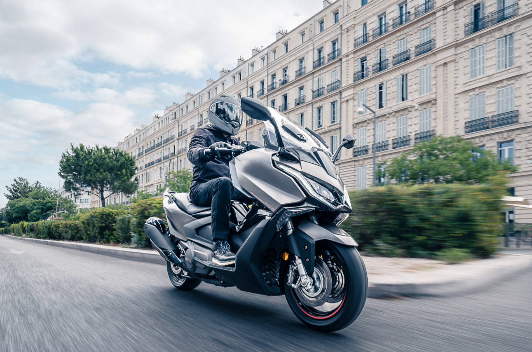 Der Kymco-Roller AK 550i Premium ist ab 12.200 Euro zu haben Foto: Kymco