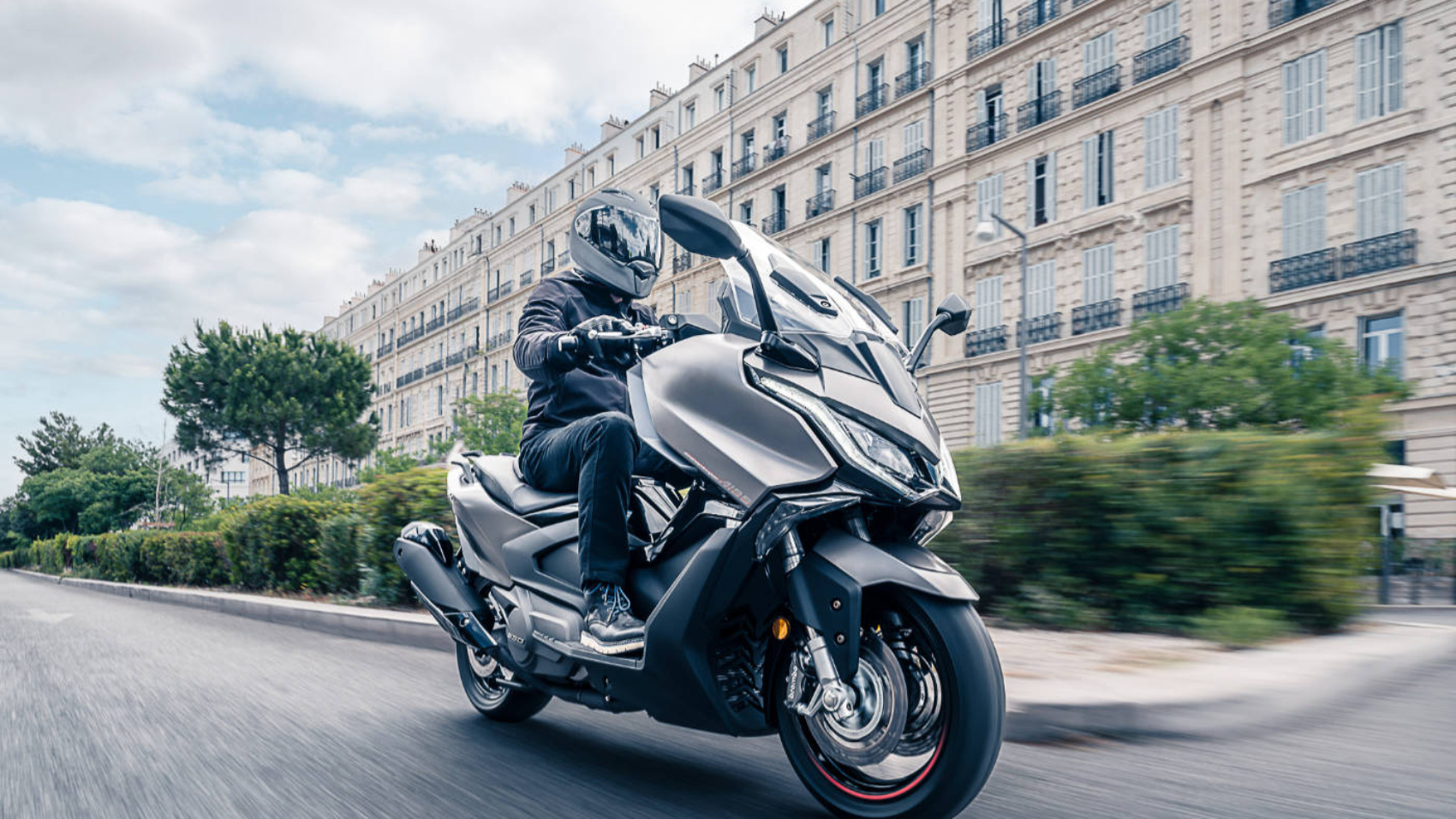 Der Kymco-Roller AK 550i Premium ist ab 12.200 Euro zu haben Foto: Kymco