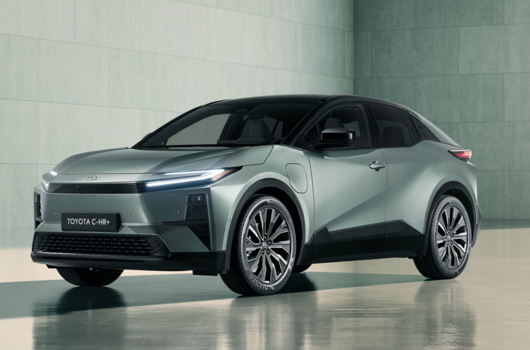 Toyota bietet den C-HR künftig auch als E-Auto an. Foto: Toyota
