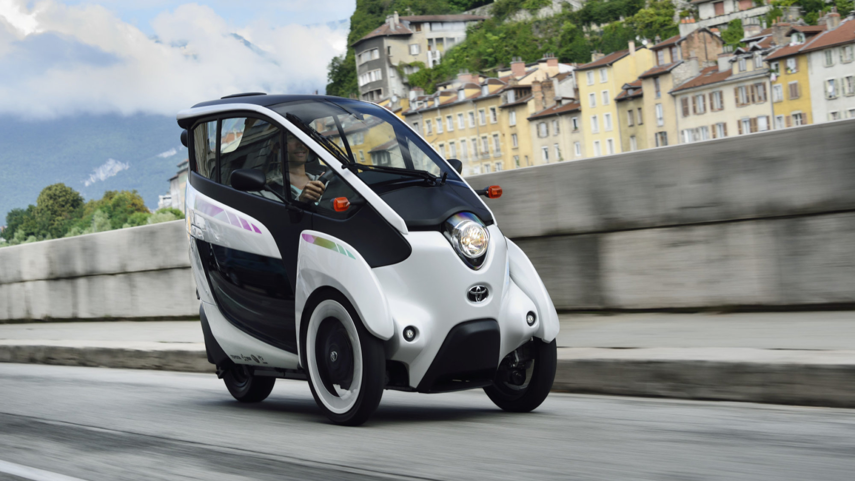 Der dreirädrige i-Road wurde 2014 in Grenoble im Carsharing eingesetzt. 2021 stellte Toyota die Produktion wieder ein. Foto: Toyota