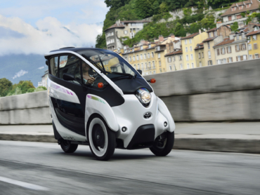Der dreirädrige i-Road wurde 2014 in Grenoble im Carsharing eingesetzt. 2021 stellte Toyota die Produktion wieder ein. Foto: Toyota
