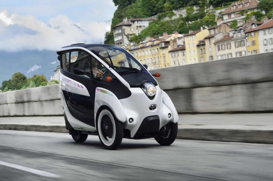 Der dreirädrige i-Road wurde 2014 in Grenoble im Carsharing eingesetzt. 2021 stellte Toyota die Produktion wieder ein. Foto: Toyota