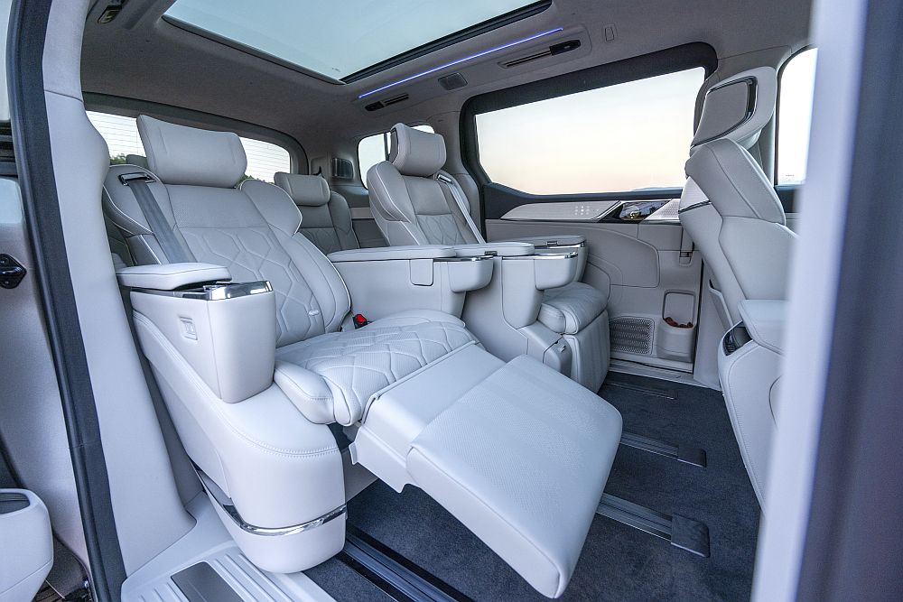 Volvo EM90