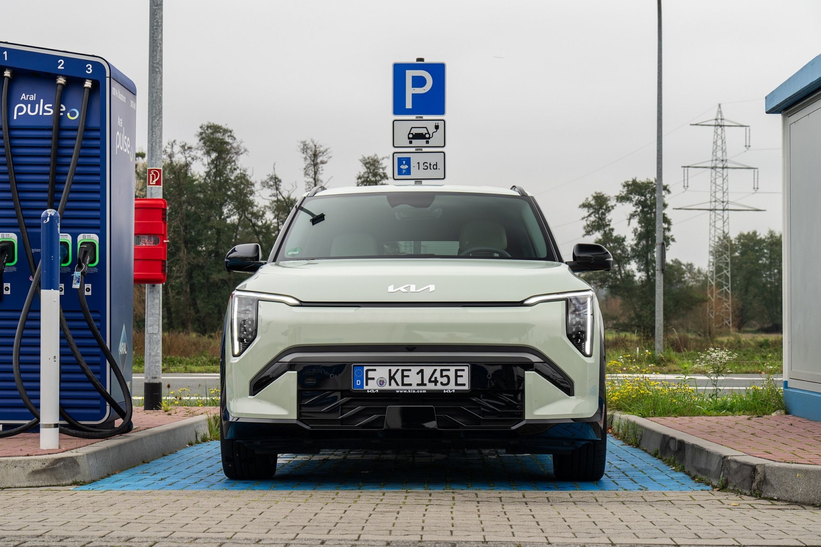 E-Autos nur noch 1.340 Euro teurer als Verbrenner