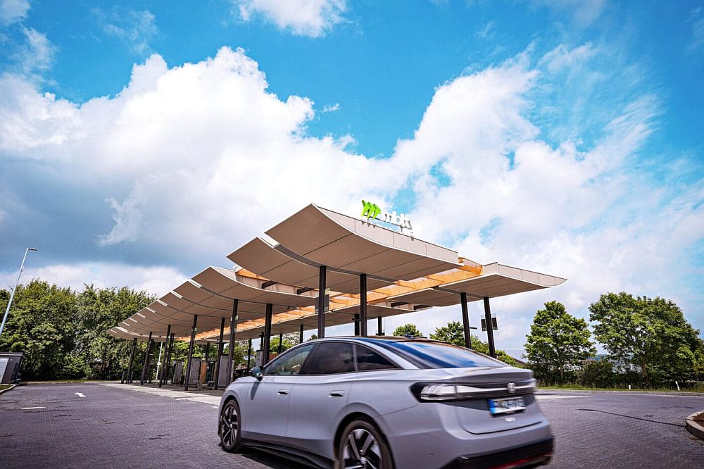 mblty: Ladepark für Pkw und Lkw eröffnet mblty: Ladepark für Pkw und Lkw eröffnet