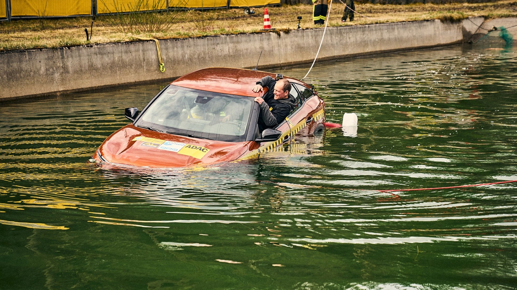Auto im Wasser