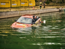Auto im Wasser