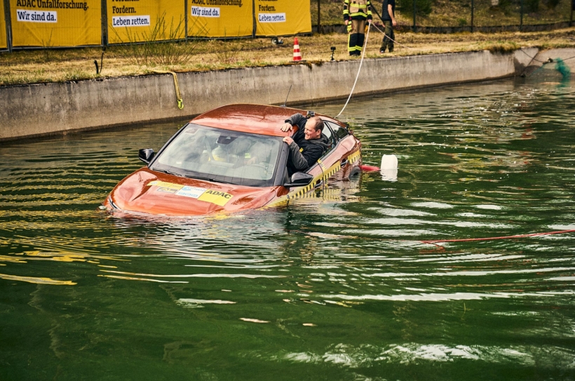 Auto im Wasser