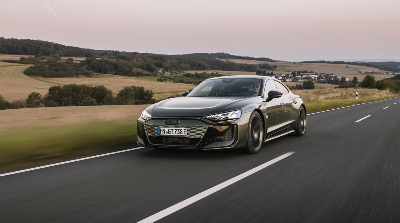 Audi RS e-tron GT performance: Wie auf Schienen Audi RS e-tron GT performance: Wie auf Schienen