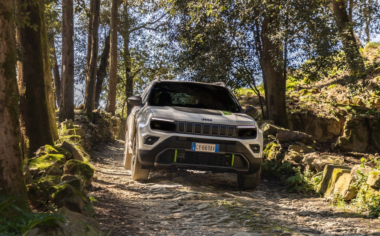Jeep Avenger 4xe: Ab ins Gelände Jeep Avenger 4xe: Ab ins Gelände