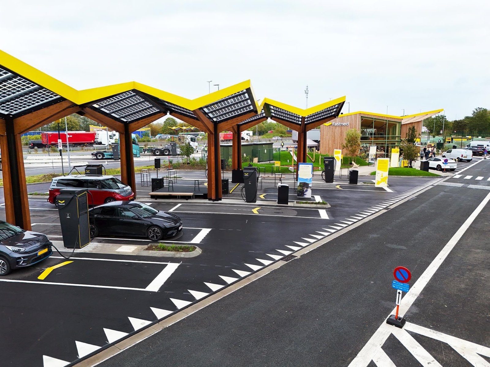 Laden per App: Fastned gewährt 10 Prozent Rabatt