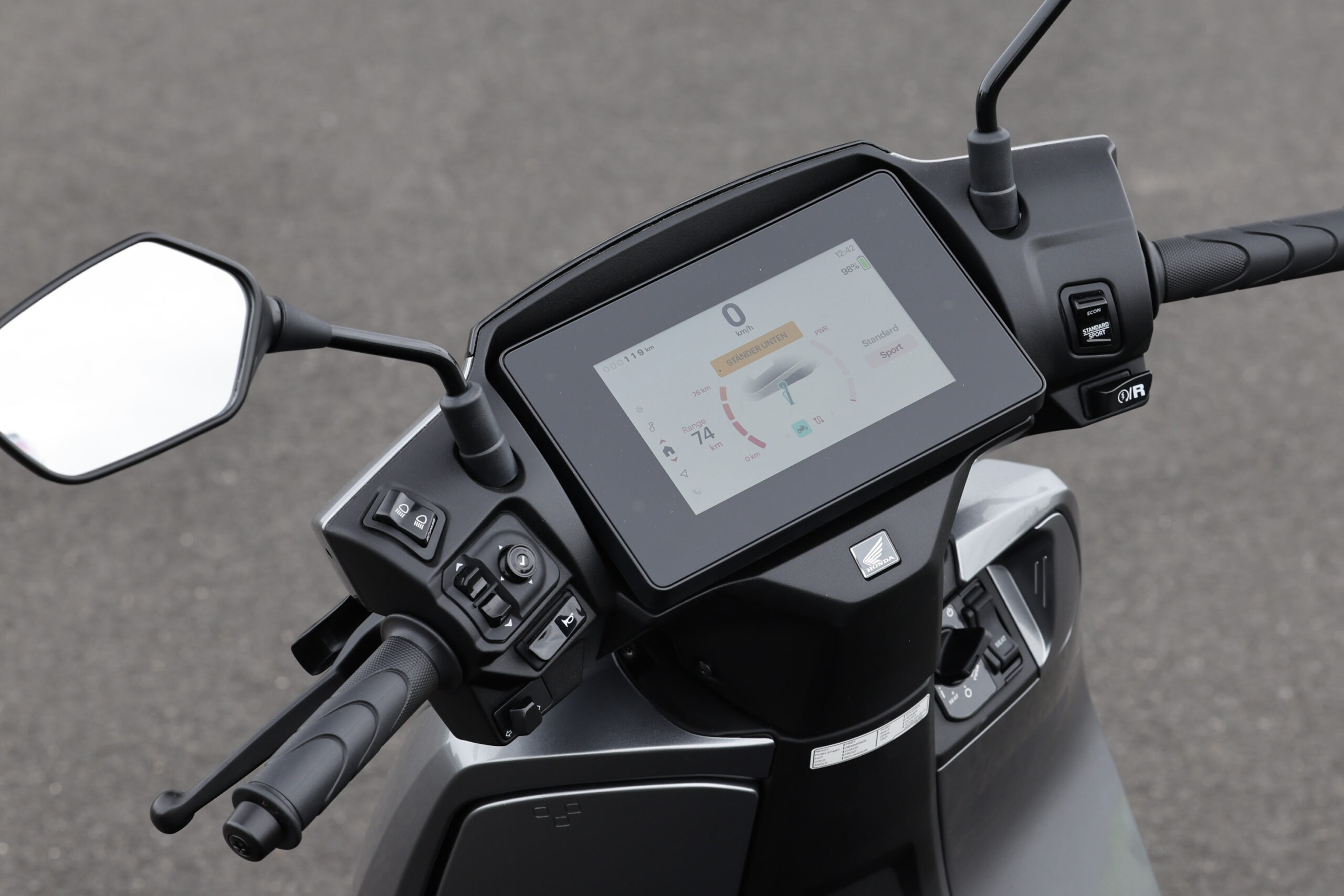 Eine schöne Lösung ist das große Farbdisplay des CUV e: