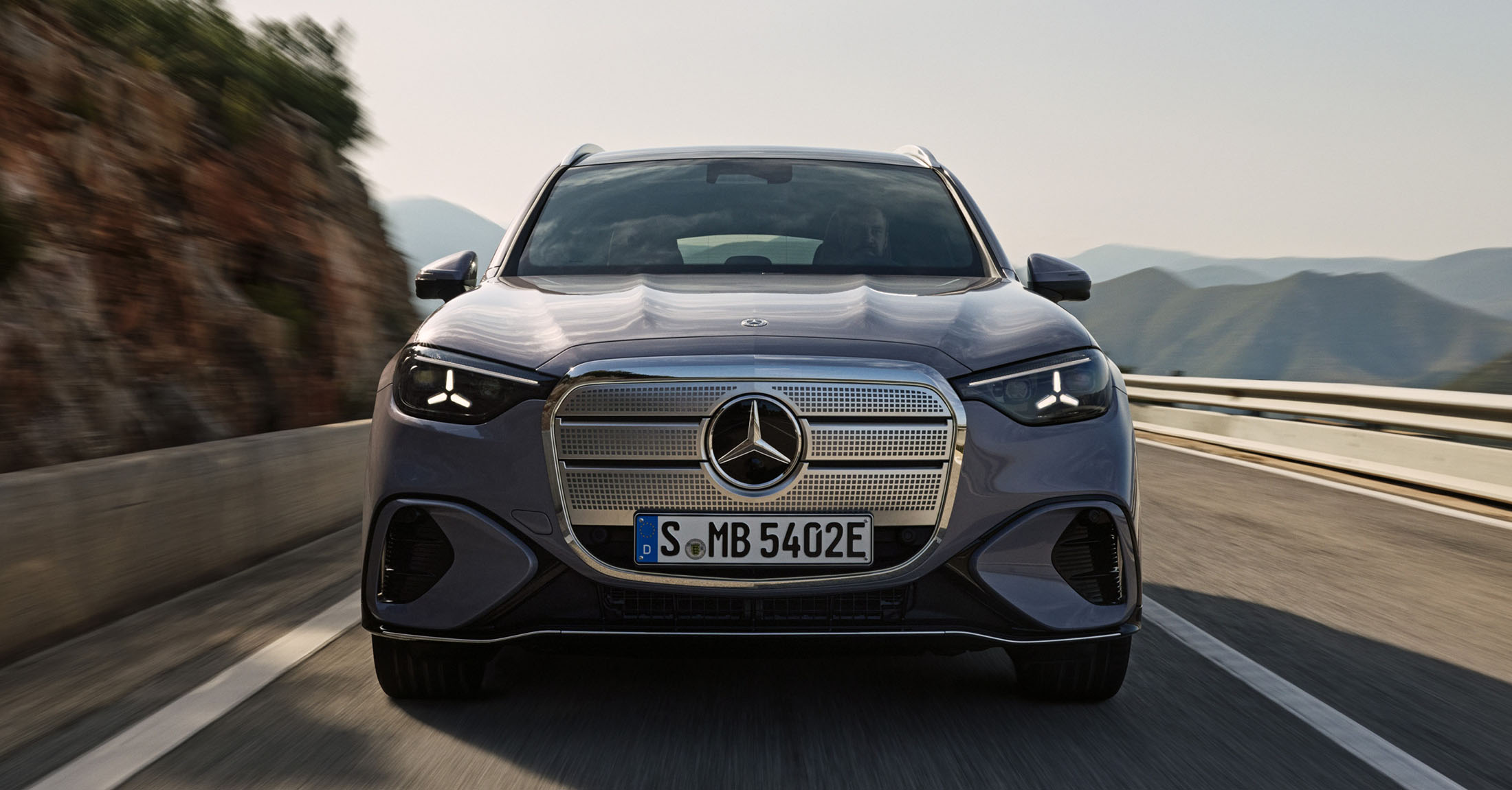 Der GLC mit seinem wuchtigen Kühlergrill will eine neue Ära für die Marke einläuten. Foto: Mercedes