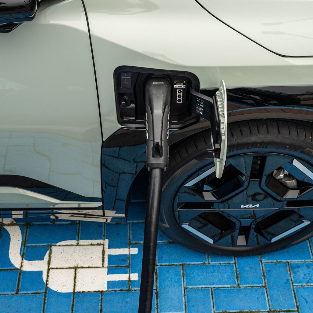 Dena: Marktanteil von E-Autos bei 19 Prozent