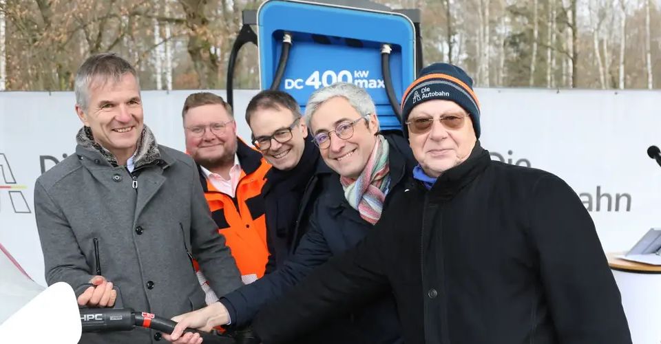 Deutschlandnetz: Total Energies eröffnet Ladeparks