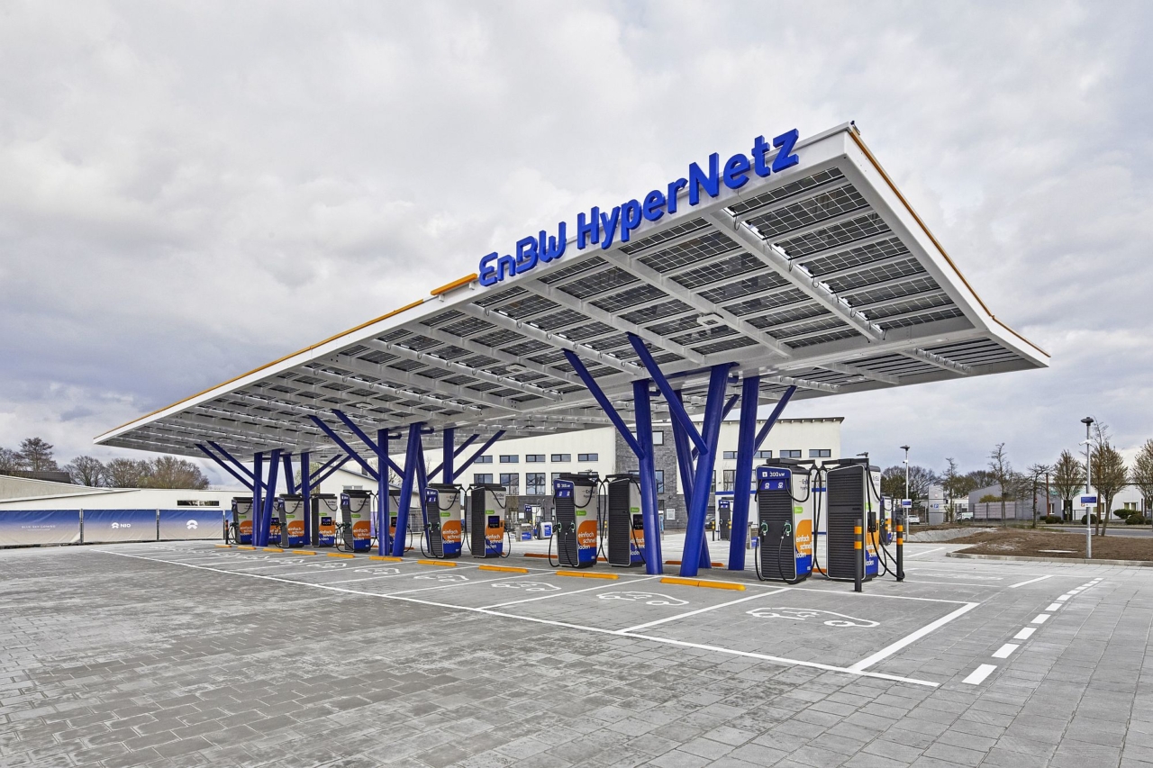 EnBW nimmt zehn Schnellladeparks in Betrieb