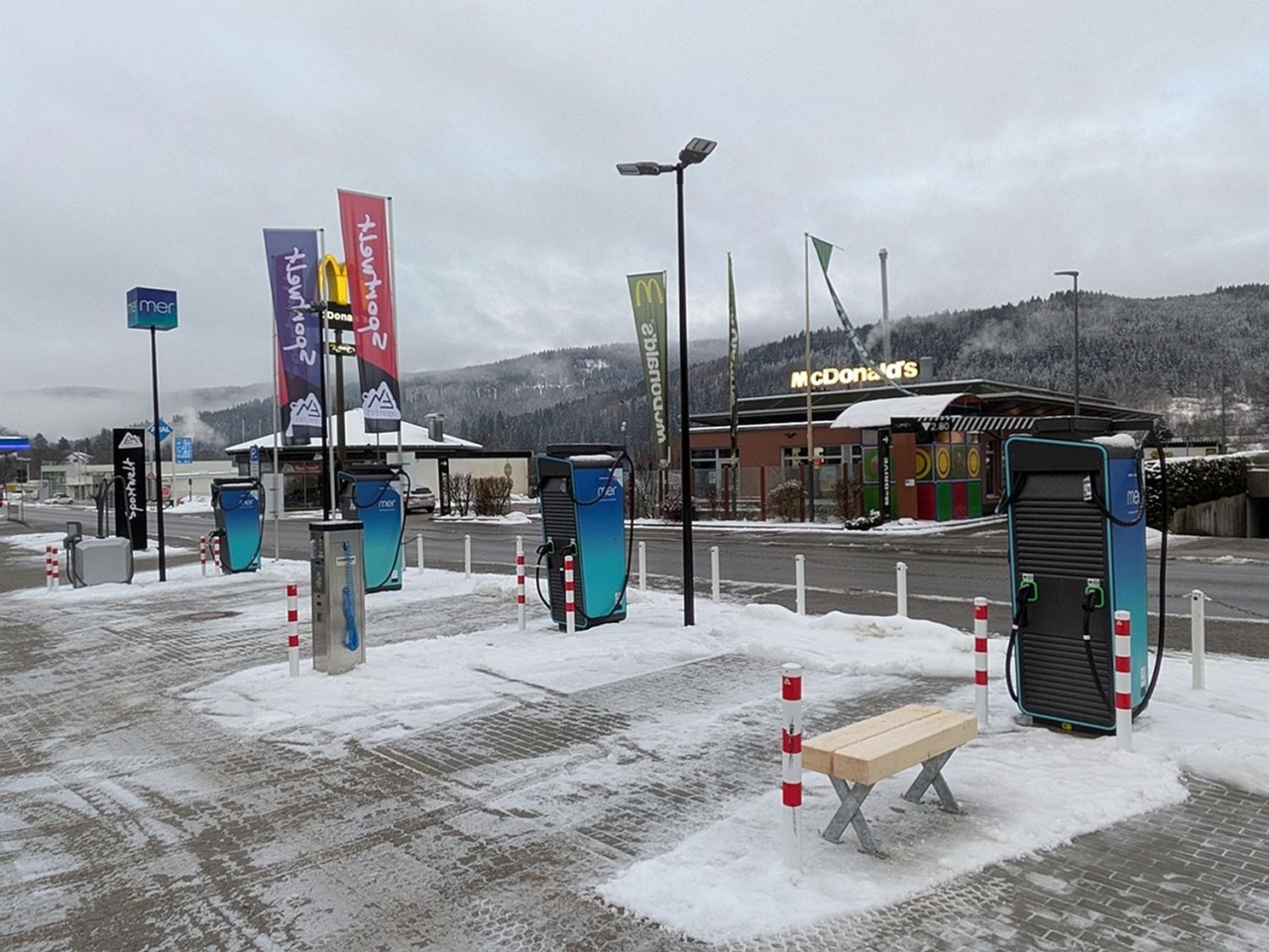 Mer baut sein Ladenetz aus