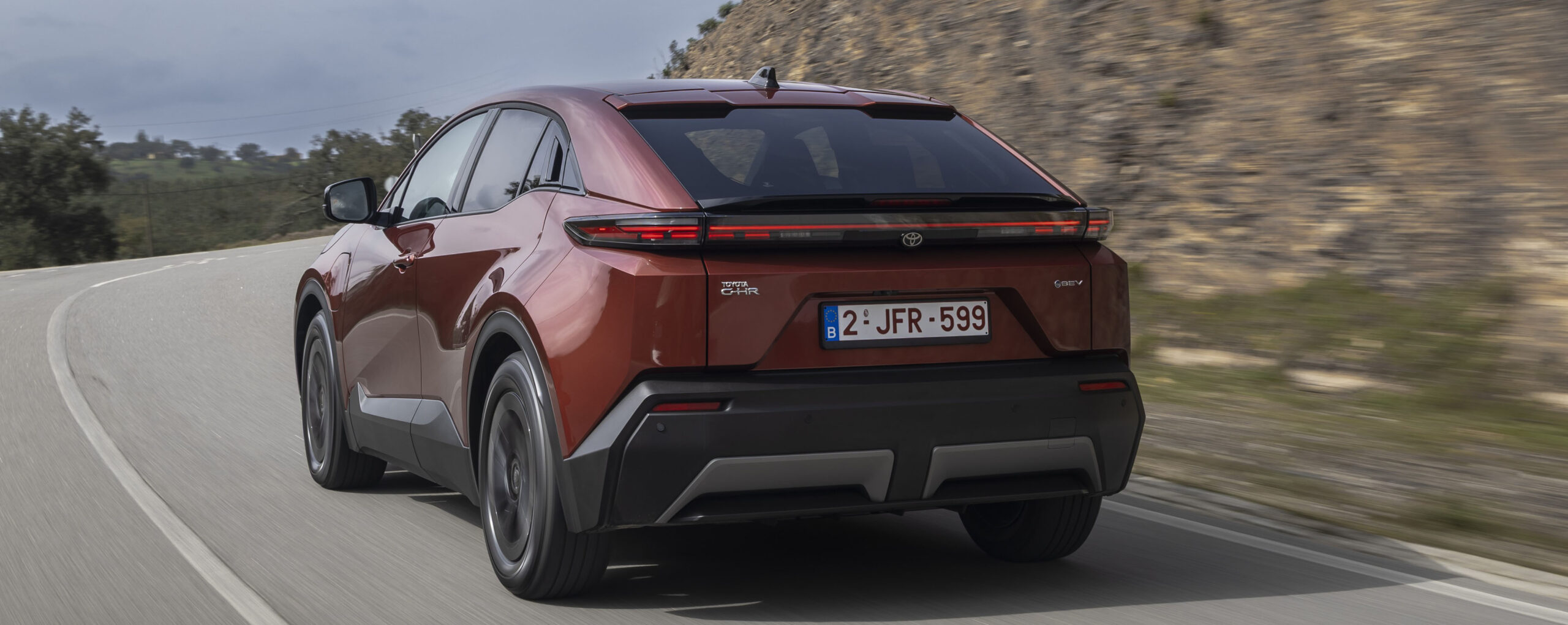 Mit dem C-HR+ positioniert Toyota einen coolen Stromer im heißumkämpften Kompaktsegment. Alle Fotos: Toyota