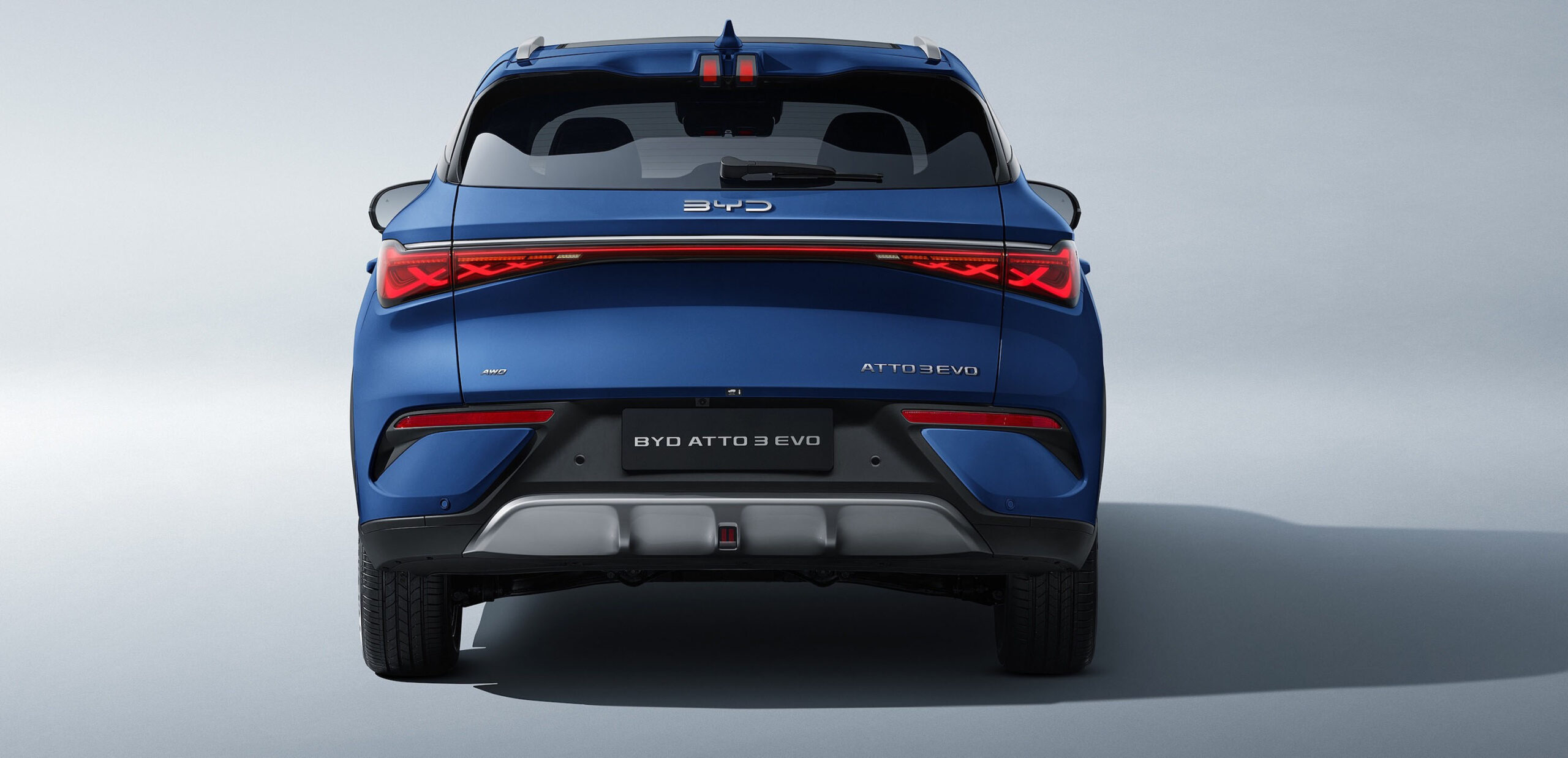 Evo-Zutaten: coole Bremsleuchten im Dachspoiler, überarbeitete Stoßfänger und Heckleuchtengrafik. Alle Fotos: BYD