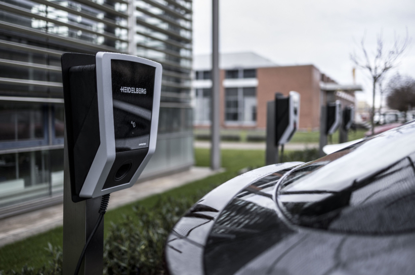 Eine neue Studie zeigt, wie sich deutsche Arbeitgeber bei Dienstwagen und Firmenflotten umorientieren. Foto: Amperfied