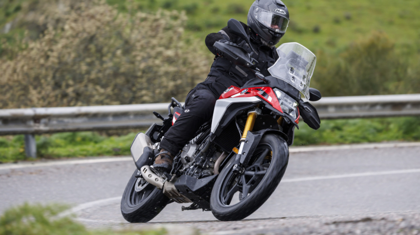 Im Bereich zwischen 4.000 und 7.000 Touren entfaltet die BMW F 450 GS eine spaßbetonte Dynamik, die weder überfordert noch langweilt. Fotos: BMW