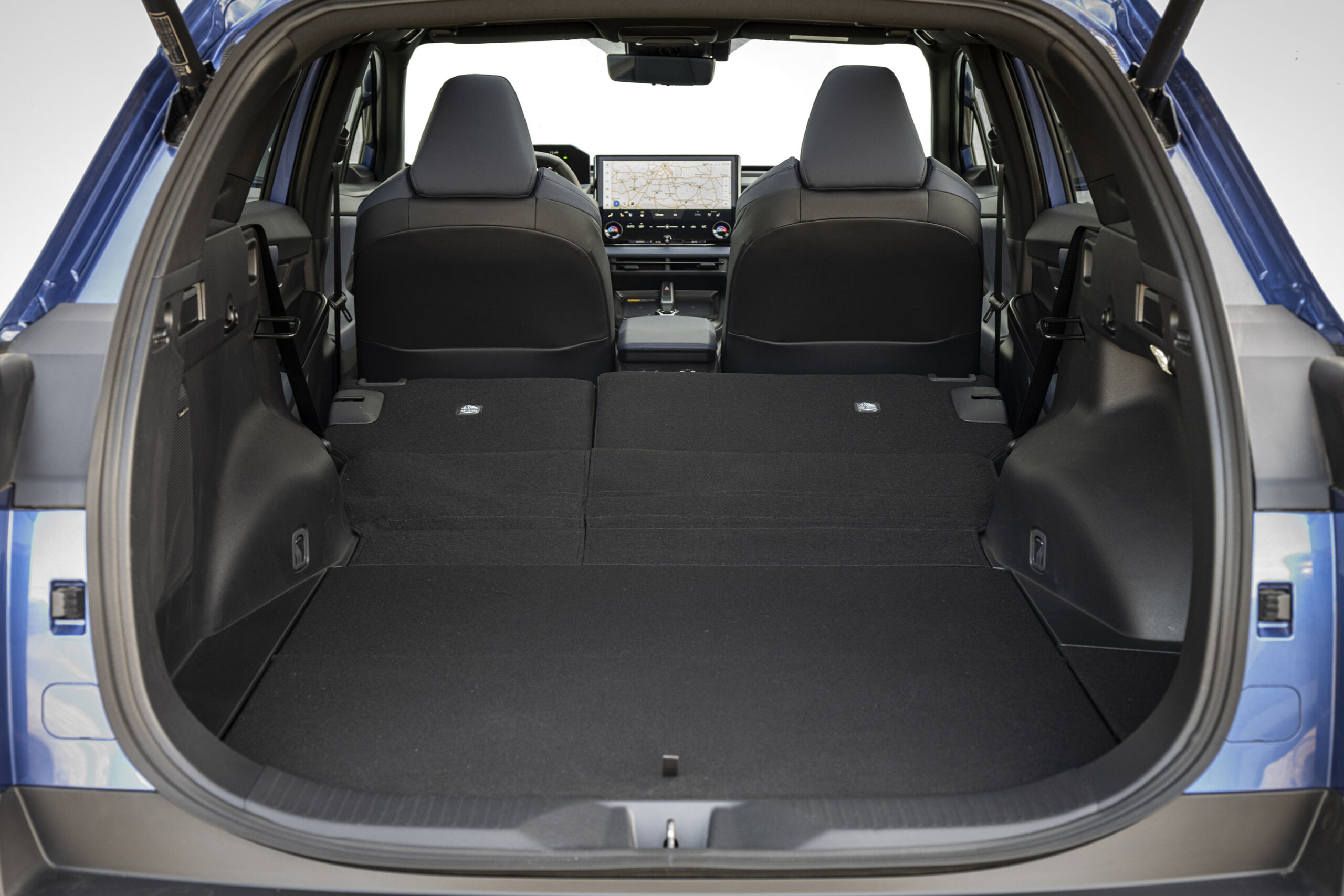 Der Laderaum bietet über 600 Liter bei aufgestellter Rückbank und mehr als 1.700 Liter mit umgelegten Lehnen. 