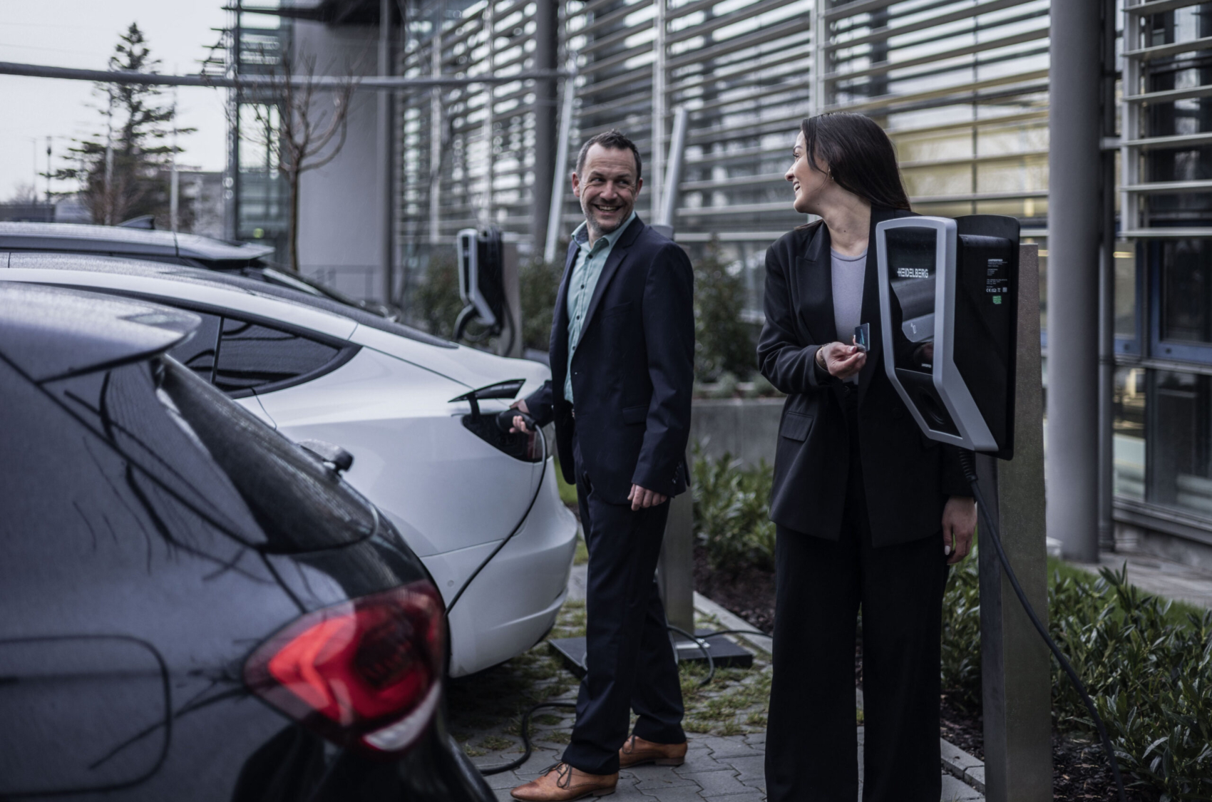 Mein Stecker, dein Stecker? Nicht jeder E-Mobilist benötigt eine eigene Wallbox. Foto: Amperfied