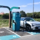 Mit Tempo und mit weit sichtbaren Infos an den schicken Displaysäulen kann man bei Electra in Frankreich laden. Foto: SP/X, Mario Hommen