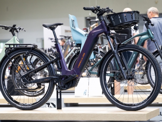 Hercules erweitert sein E-Bike-Angebot um das vollgefederte Jarvis 5. Foto: ZEG
