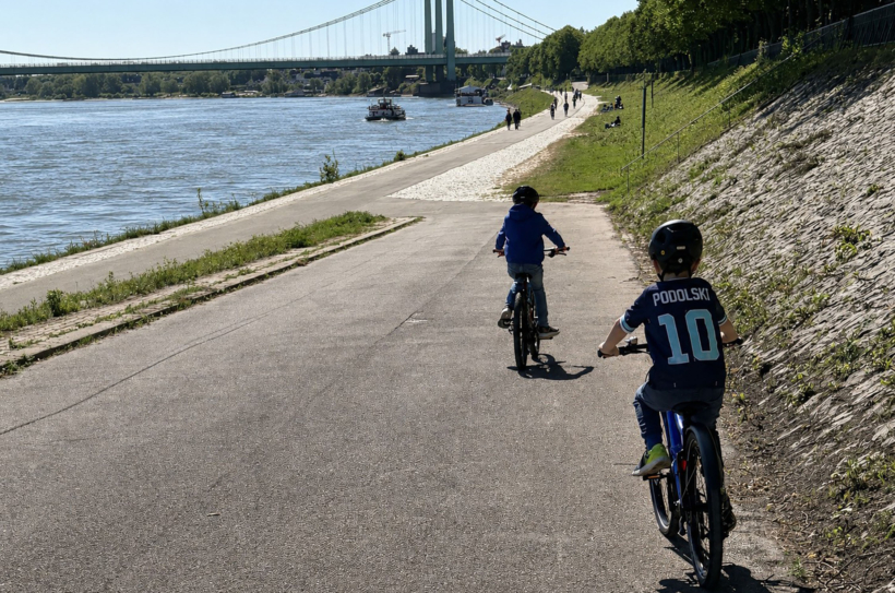 Nicht alle Kinder können sich auf zwei Rädern sicher durch den Verkehr bewegen. Foto: SP-X