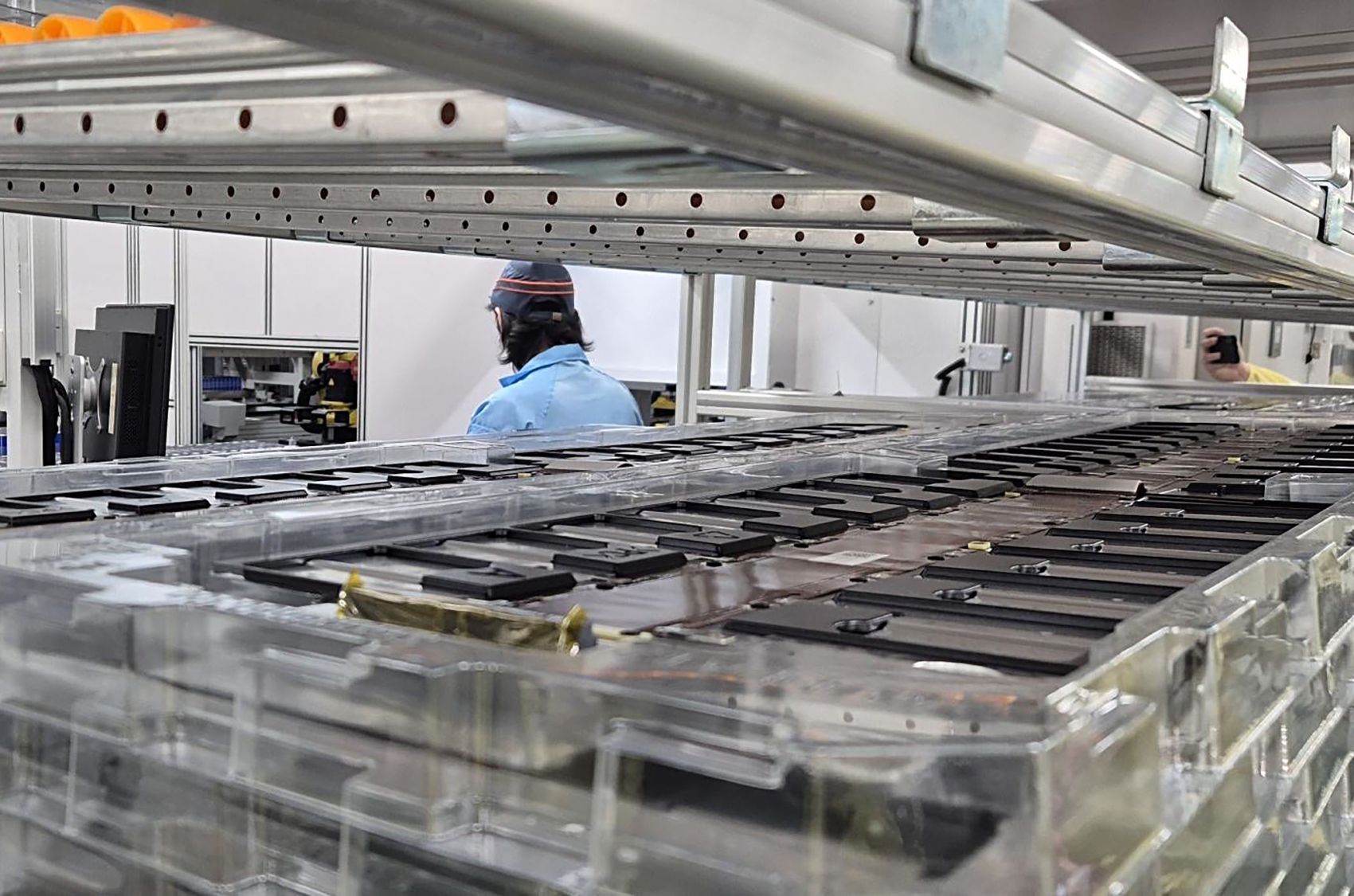 Obwohl die Batterieproduktion in Deutschland 2025 einen deutlichen Anstieg verzeichnete, bleibt der Industriezweig im Vergleich zur Konkurrenz aus Asien weiterhin klein.