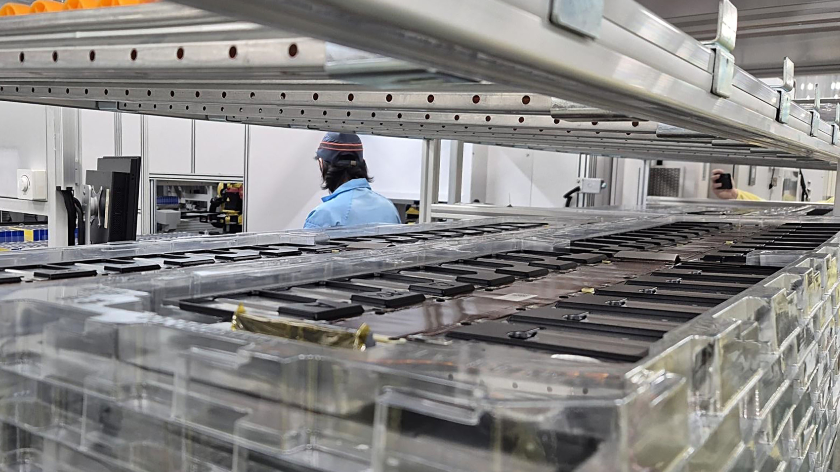 Obwohl die Batterieproduktion in Deutschland 2025 einen deutlichen Anstieg verzeichnete, bleibt der Industriezweig im Vergleich zur Konkurrenz aus Asien weiterhin klein.