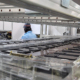 Obwohl die Batterieproduktion in Deutschland 2025 einen deutlichen Anstieg verzeichnete, bleibt der Industriezweig im Vergleich zur Konkurrenz aus Asien weiterhin klein.